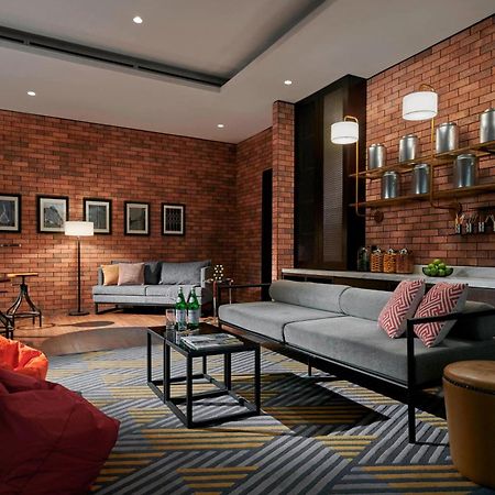 Hotel Stripes Kuala Lumpur, Autograph Collection Exterior foto The Library